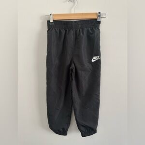 NWT Nike Dri-FIT Sportswear Club Boy's Size 6 Woven Black Sweatpants 86L279